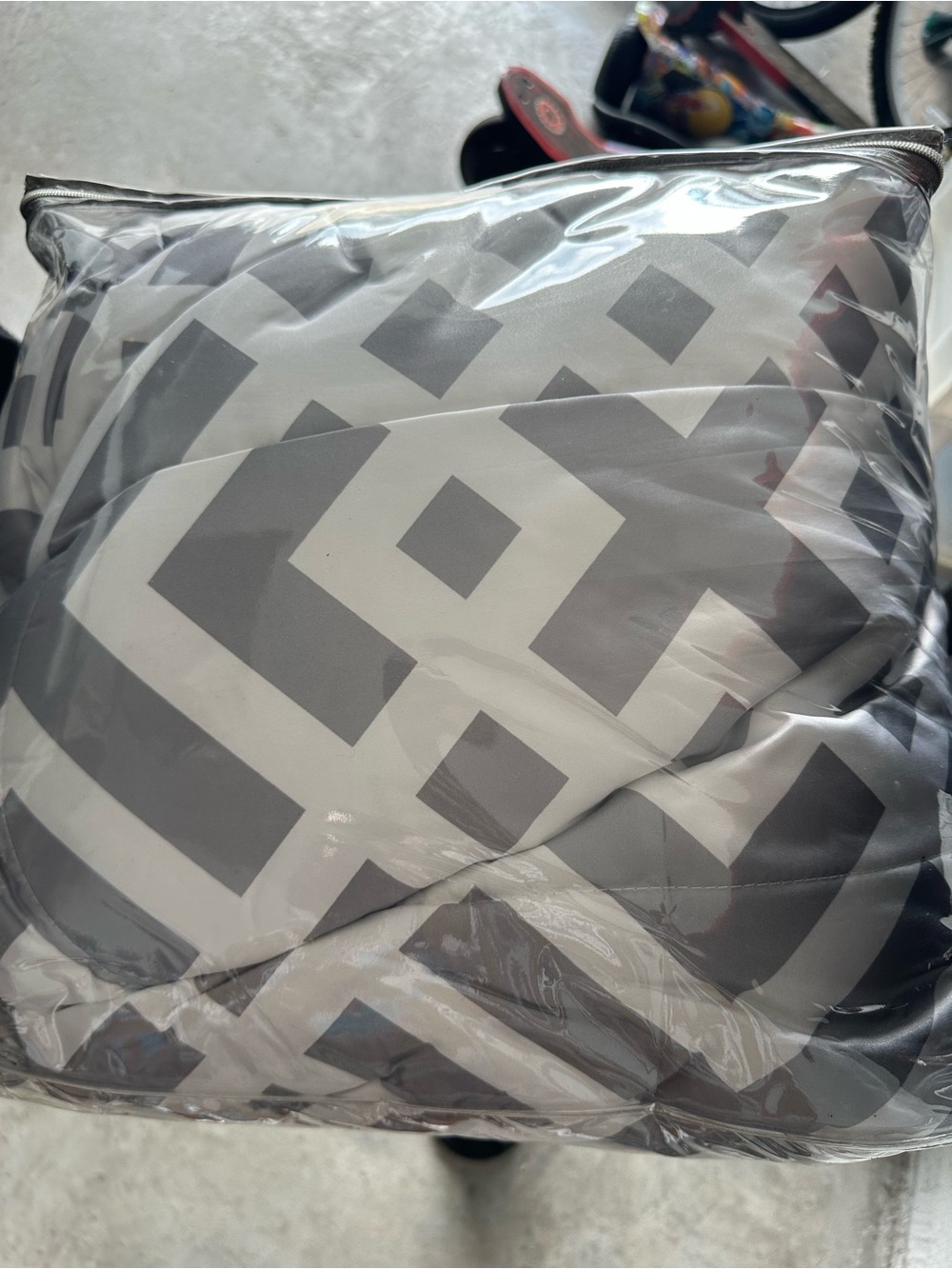Geometric Gray & White Throw comforter
